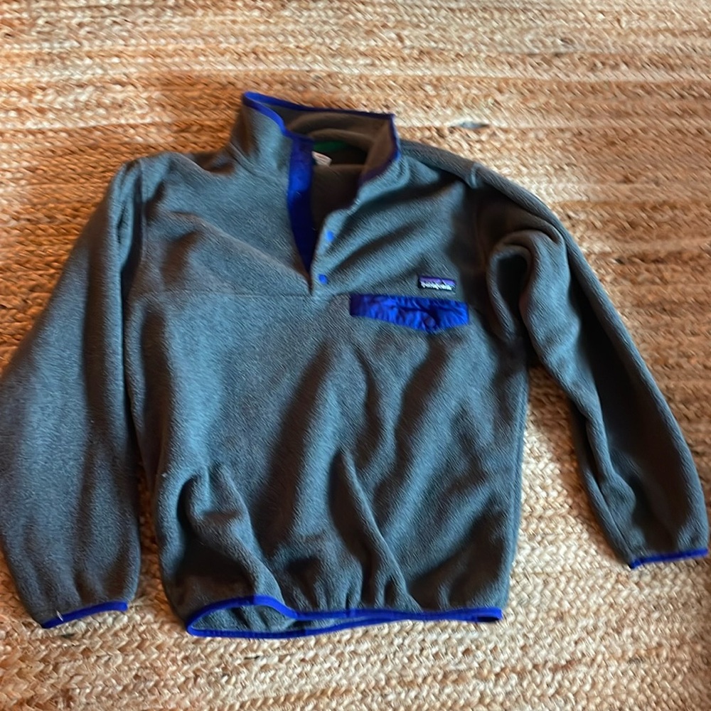 Patagonia synchilla grey pullover with French blue trim men’s size XS